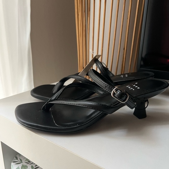 NWT A New Day Black Strappy Toe-Ring Kitten Heel Sandals - Women’s Size 5.5 - Picture 2 of 4